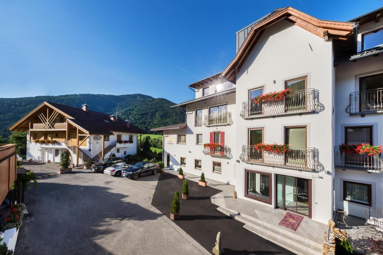 Historic Hotel Alte Goste Valdaora Esterno foto